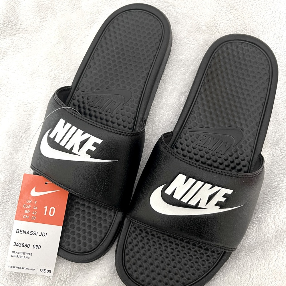 Nike benassi slides